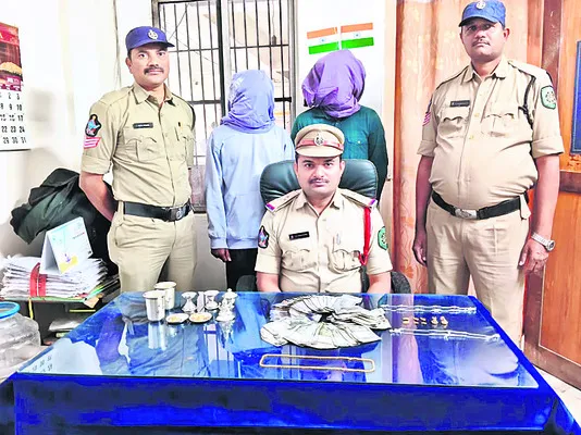 తాళం వేసిన ఇళ్లే టార్గెట్‌