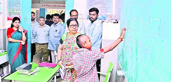 విద్యార్థులు ఆంగ్లంపై పట్టు సాధించాలి