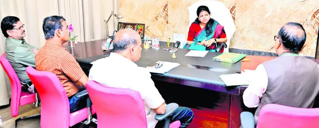 వరంగల్‌ డీసీసీబీని  ప్రగతి పథంలో తీసుకెళ్లాలి
