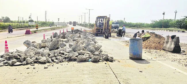 విమానాల ఎమర్జెన్సీ ల్యాండింగ్‌ రన్‌వేకు మరమ్మతులు