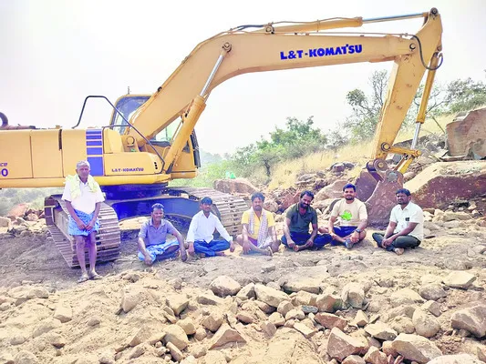 బ్లాక్‌ గ్రానైట్‌ తవ్వకాలు నిలిపేయాలి 