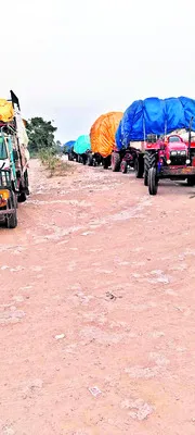 పత్తి కొనుగోళ్లలో టీడీపీ నేతల పెత్తనం