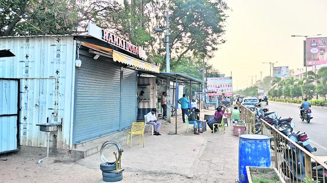 ఎటు చూసినా డబ్బాలే!