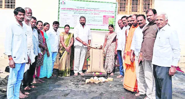 రైతుల సౌకర్యార్థమే కొనుగోలు కేంద్రాలు 