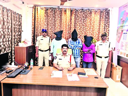 చీటింగ్‌ కేసులో నిందితుల అరెస్ట్‌ 