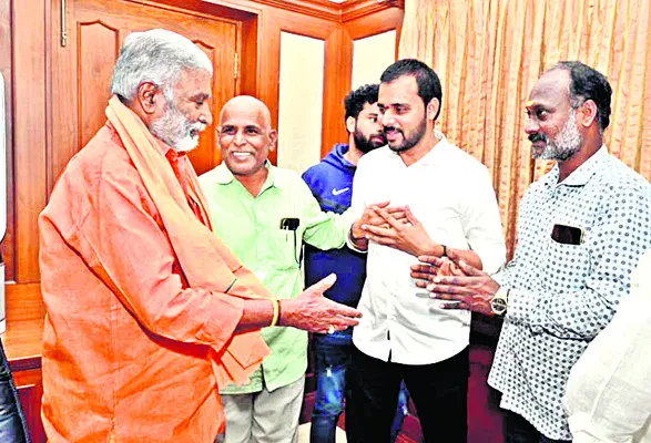 అక్రమ కేసులకు భయ పడొద్దు: పెద్దిరెడ్డి