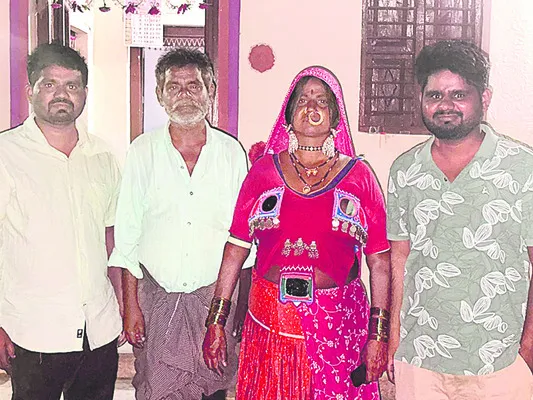 మట్టి పిసికిన చేతులతో మైనింగ్‌లో డాక్టరేట్‌ 