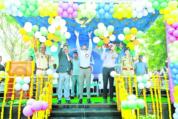 క్రీడలతో శారీరక, మానసిక ఉల్లాసం