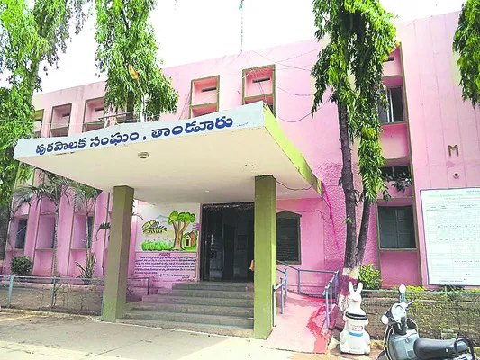 సమస్యలు తీరవే!