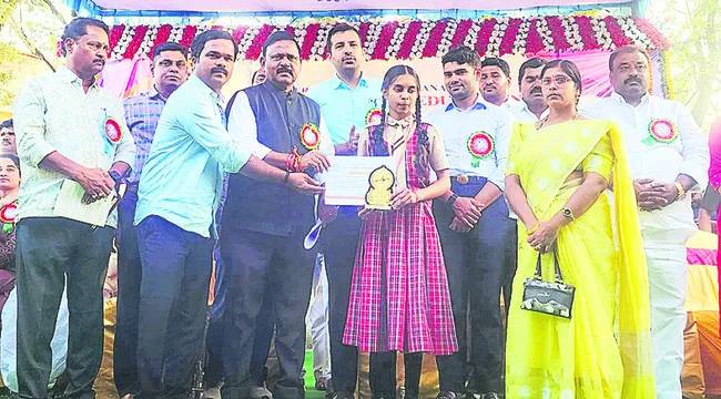 సత్తాచాటిన తాండూరు విద్యార్థులు 