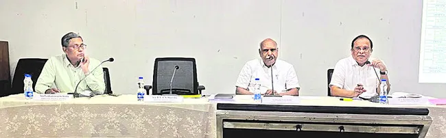 వినియోగదారులకు  నాణ్యమైన సేవలు అందించాలి 