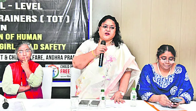 మానవ అక్రమ రవాణాకు అడ్డుకట్ట వేయాలి 