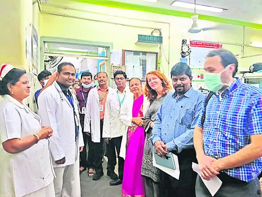 కేజీహెచ్‌లో ప్రపంచ బ్యాంక్‌ బృందం పర్యటన 