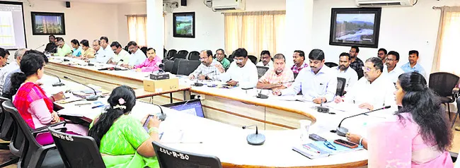 రెవెన్యూ క్లినిక్‌ అర్జీలపై తక్షణ విచారణ 