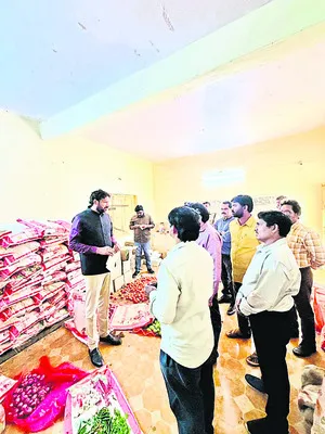 పురుగులు పట్టిన బియ్యం.. లెక్కతేలని స్టాక్‌