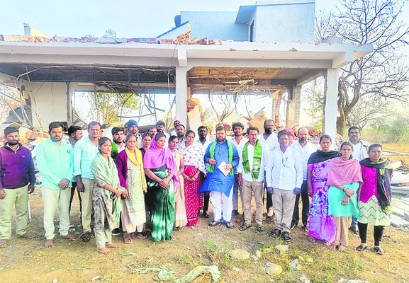 ఇళ్లు కూల్చడమే ప్రజాపాలనా..? 