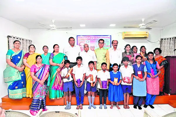 సాహిత్యంపై మమకారం పెంచుకోవాలి