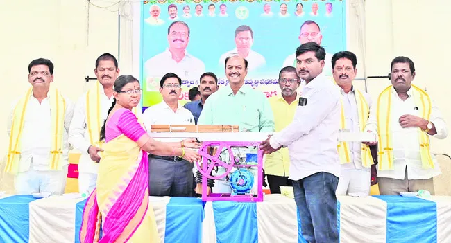 చేనేతకు పూర్వవైభవం తీసుకొస్తాం 