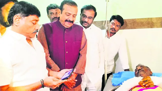 సోషల్‌ మీడియా కార్యకర్తపై దాడి హేయం