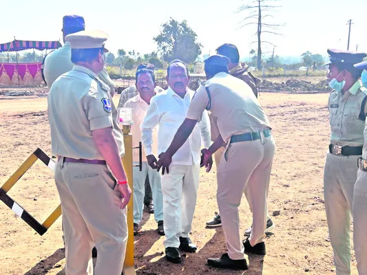 భారీ బందోబస్తు