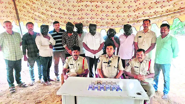 నకిలీ నోట్ల ముఠా గుట్టురట్టు 