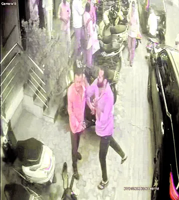 మార్కెట్‌ కమిటీ డైరెక్టర్‌పై టీడీపీ నాయకుల దాడి