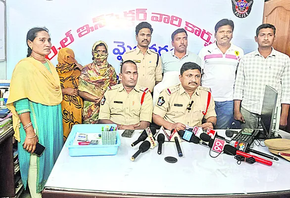కోడలిని చంపిన అత్త అరెస్టు 
