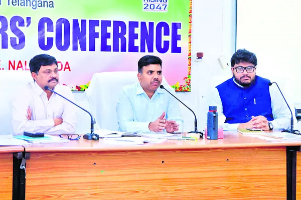 అధికారులు చిత్తశుద్ధితో పనిచేయాలి