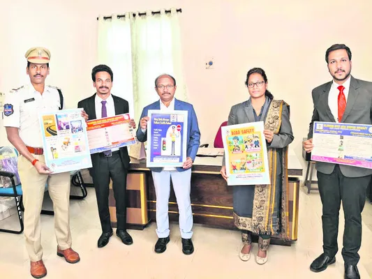 రోడ్డు భద్రత నియమాలు తప్పనిసరి 