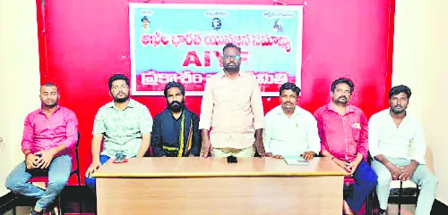 విద్యార్థి యువజన నాయకులపై రౌడీషీట్లా...? 