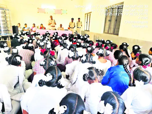 సైబర్‌ మోసాలపై అప్రమత్తంగా ఉండాలి 