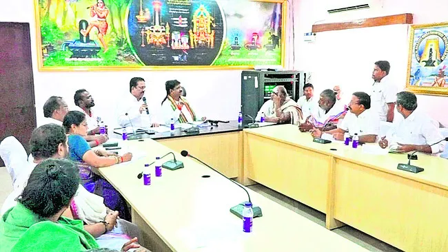 సామాన్య భక్తులకు ప్రాధాన్యం