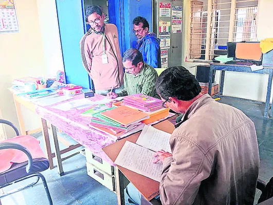 విద్యార్థులతో బాధ్యతగా వ్యవహరించాలి 