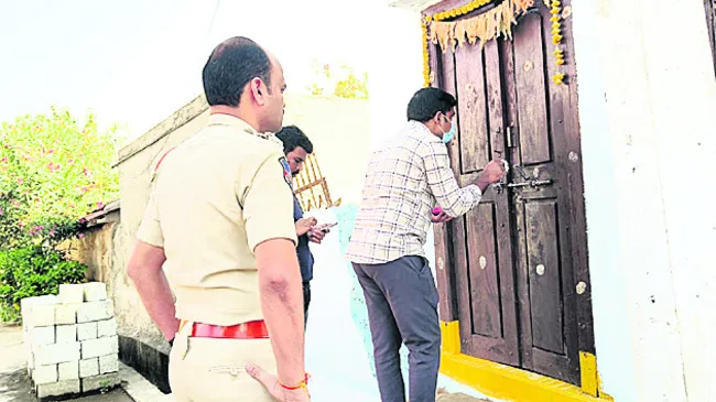 రెచ్చిపోయిన దొంగలు