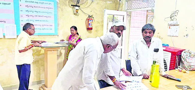 మారలే.. తొలగలే..