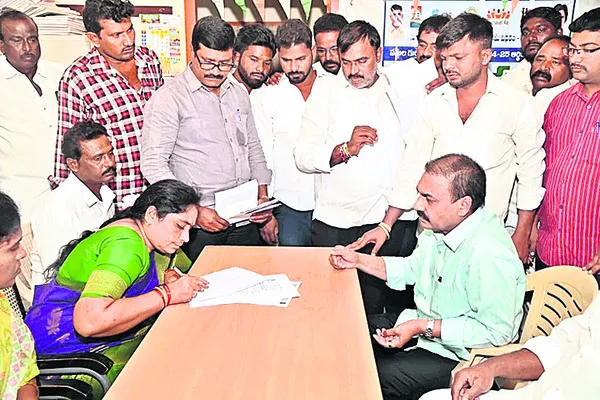 తప్పు చేసిన అధికారులు విచారణ ఎదుర్కోవాలి 