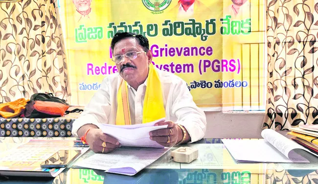 పెత్తందారీ వ్యవస్థకు ఆరాటం