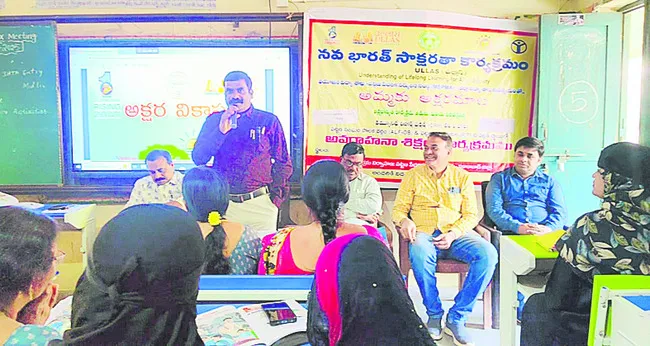 ‘అక్షరమాల’తో విజ్ఞానం పెంచుకోవాలి