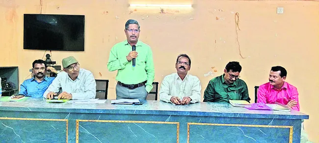 నూరు శాతం ఫలితాలు సాధించాలి