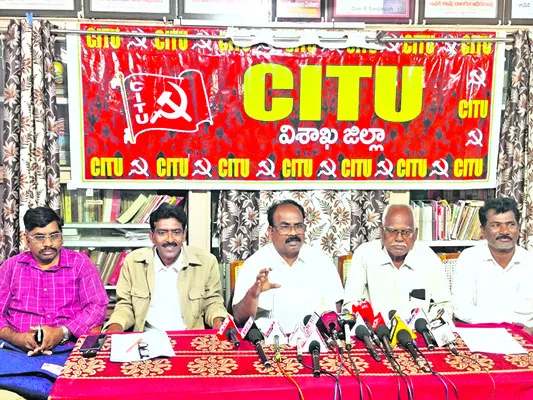 స్టీల్‌ప్లాంట్‌ భూములపై కార్పొరేట్ల కన్ను