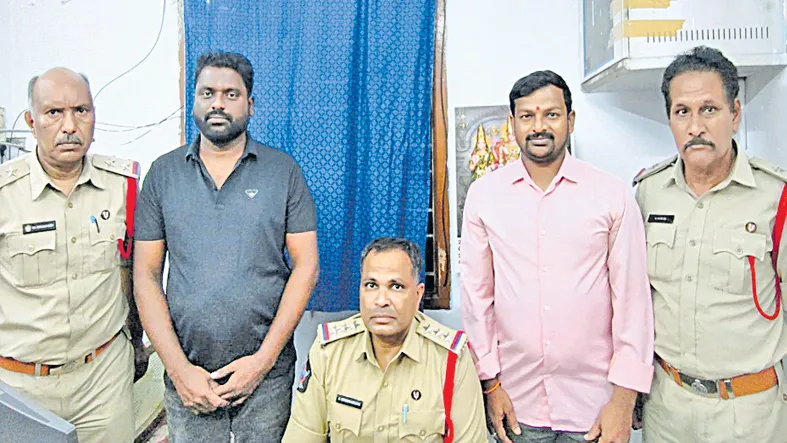 పారని రాజకీయ కుట్ర