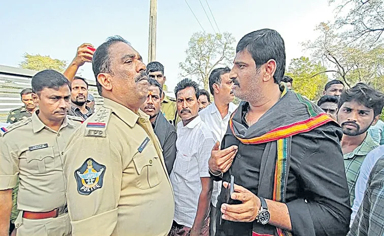 బెదిరించి.. భయపెట్టి..