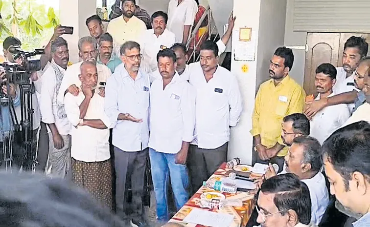 మిమ్మల్ని నమ్మి భూములెలా ఇవ్వాలి?