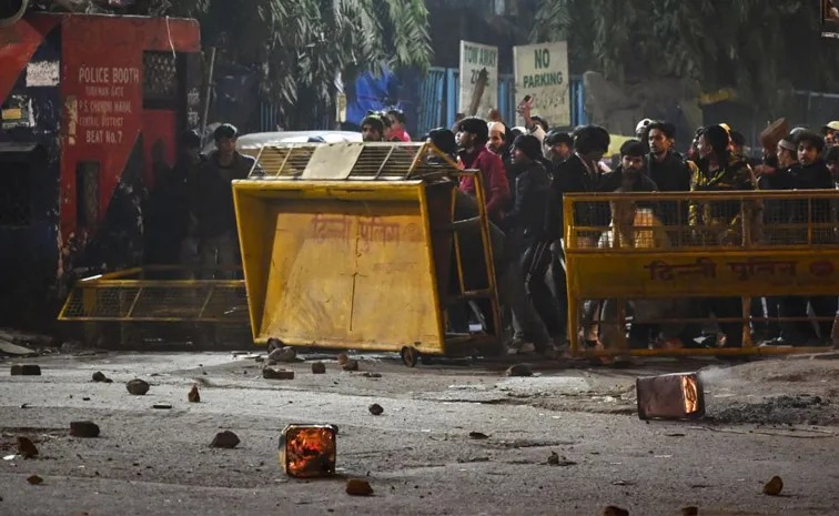 ‘తుర్క్‌మన్‌ గేట్’ అల్లర్లలో 30 మంది గుర్తింపు