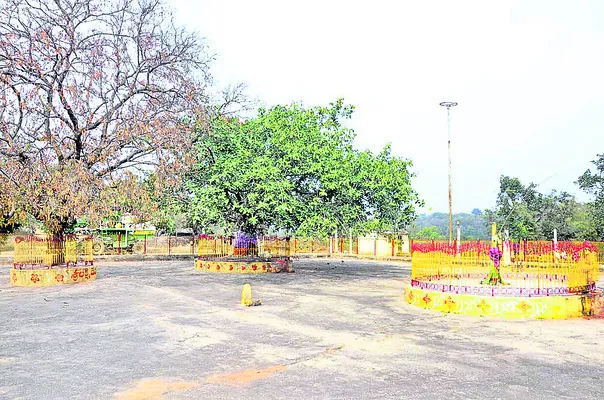 లక్షల్లో భక్తులు..ఇప్పుడిప్పుడే పనులు