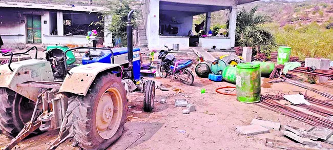 టీడీపీ నాయకుడి హల్‌చల్‌ 