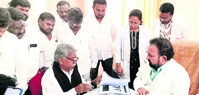 డాక్టర్ల నిర్లక్ష్యంతోనే రాజేష్‌ మృతి చెందాడు