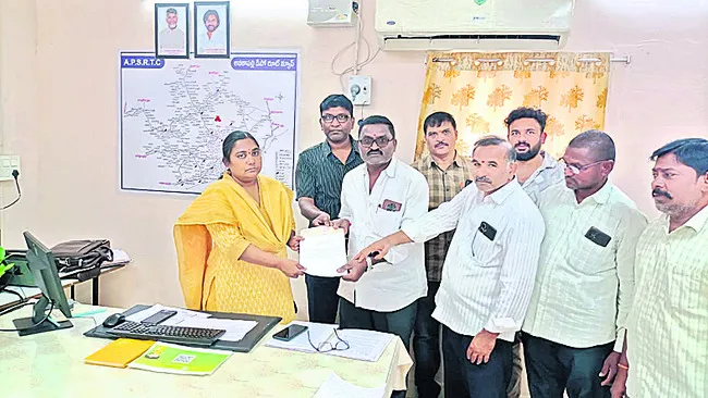 ‘12వ తేదీ నుంచి హైర్‌ బస్సులు నిలిపివేస్తాం’