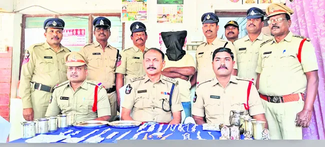 అంతర్‌ రాష్ట్ర దొంగ అరెస్ట్‌ 