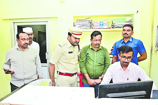 ప్రభుత్వ సేవలన్నీ అందాలి 